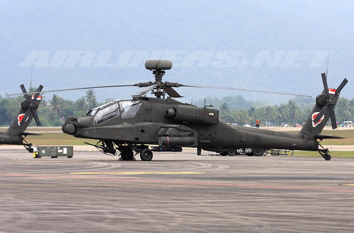 AH-64D Apache được trang bị hệ thống radar điều khiển hỏa lực sóng mm AN/APG-78 được đặt trên đỉnh cánh quạt. Nó có thể theo dõi đồng thời 128 mục tiêu và tấn công 16 mục tiêu nguy hiểm nhất.